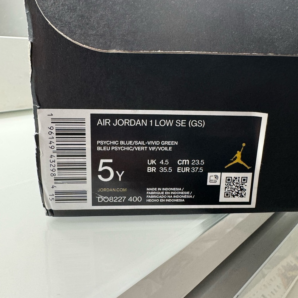 Air Jordan 1 low se GS SIZE 5Y - Picture 6 of 6